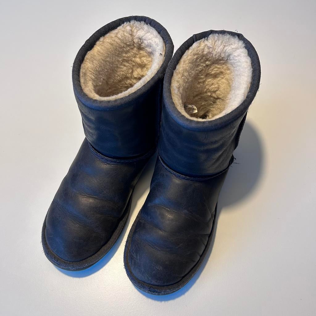 Leren Uggs Classic Leather donkerblauw 33 34 snowboots, Gebruikt, UGG, Jongen of Meisje, Ophalen of Verzenden