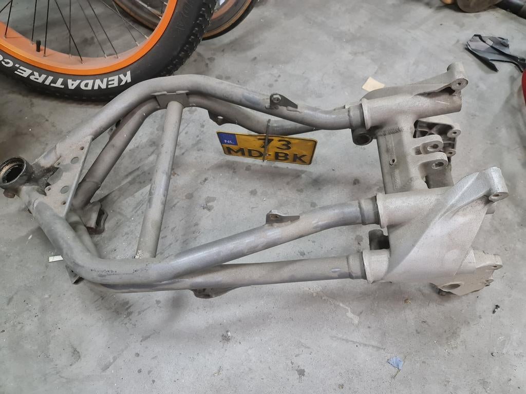 Onderdeel benelli tnt 1130 caferacer frame met kenteken, Ophalen, Benelli, Benelli, Benelli