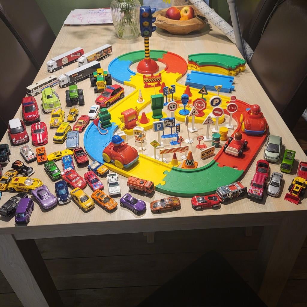 Speelgoedauto's met weg en verkeersborden, Ophalen of Verzenden, Gebruikt