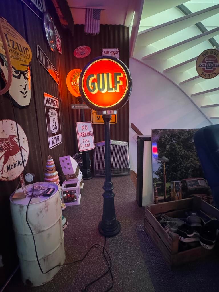 Benzine pomp globe GULF op paal 160 cm, Ophalen of Verzenden, Zo goed als nieuw, Lichtbak of (neon) lamp