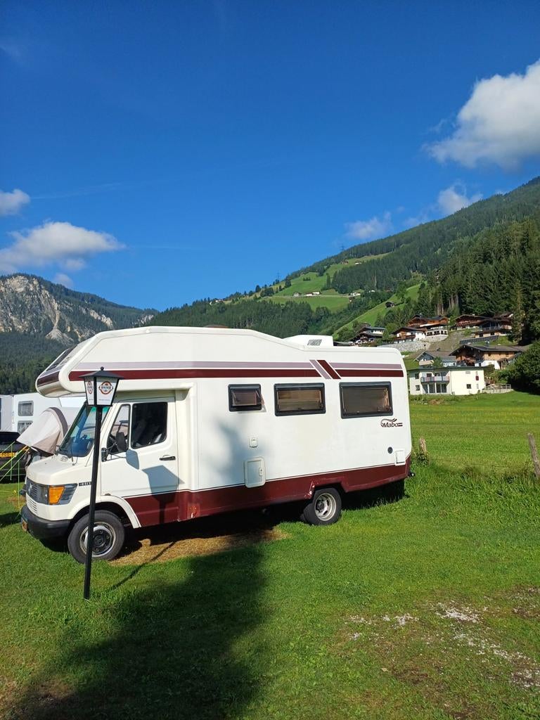 Oude camper met airco - klaar voor avontuur!, Caravans en Kamperen, Campers, Alkoof, Particulier, Luifel, Koelkast