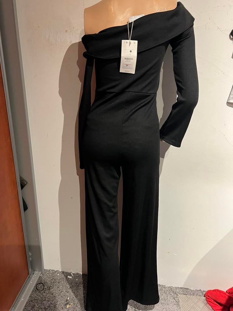 BERSHKA jumpsuit maat L nieuw met kaartjes, Kleding | Dames, Jumpsuits, Zwart, Nieuw, V, F