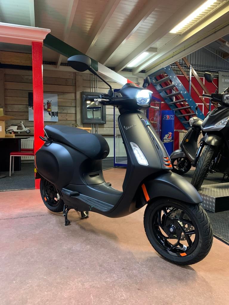 Gebro scooters: Vespa Sprint S Elettrica 45, Ophalen, Overige modellen, Maximaal 45 km/u, Nieuw