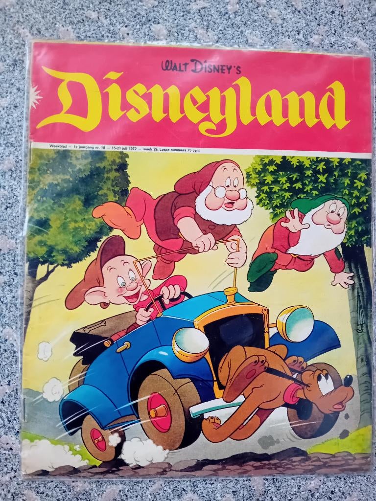 Disney blad Disneyland 16 - 1972 Sneeuwwitje en oa Dopey, Ophalen of Verzenden, Sneeuwwitje of Doornroosje, Gebruikt, Beeldje of Figuurtje