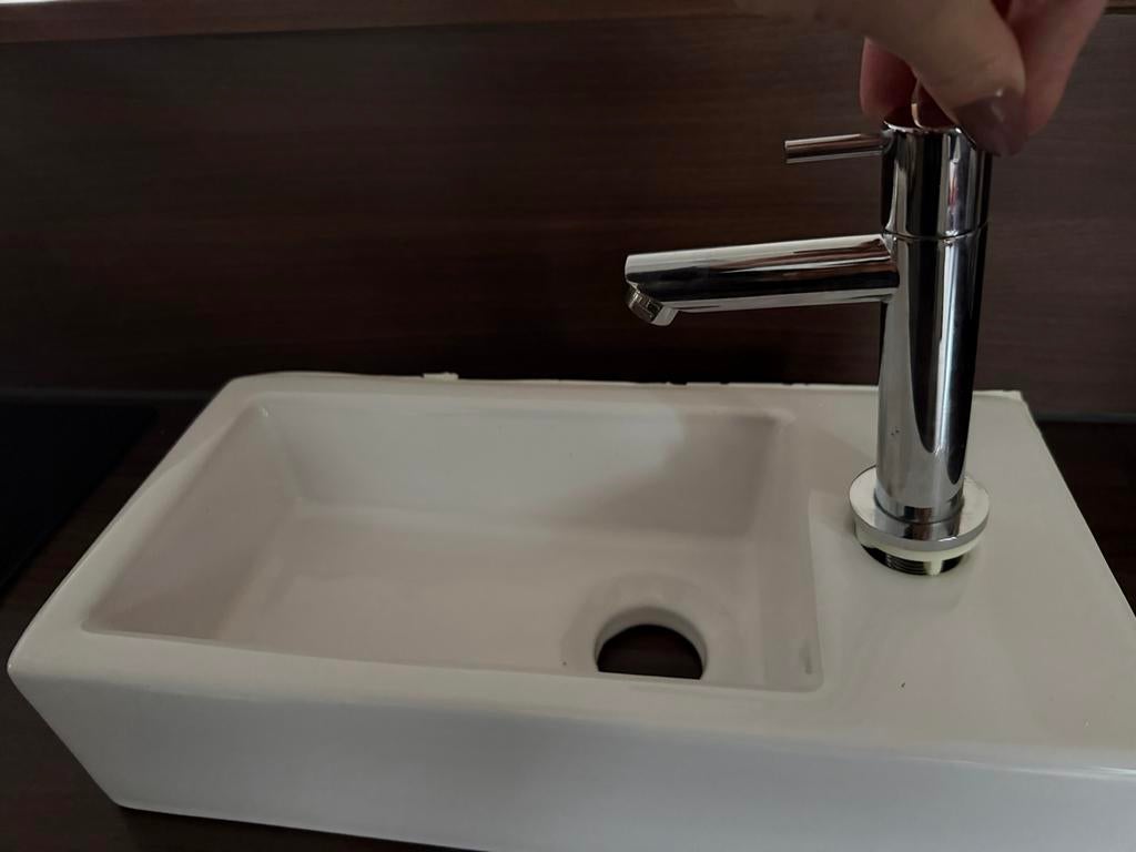 Wastafel - Ideaal voor kleine badkamers, Huis en Inrichting, Gebruikt, Overige typen, Minder dan 100 cm, 25 tot 50 cm