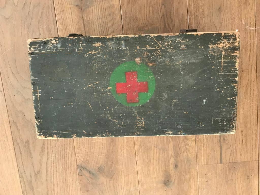 Houten EHBO koffer, Overige materialen, Gebruikt, Overige kleuren, Ophalen of Verzenden