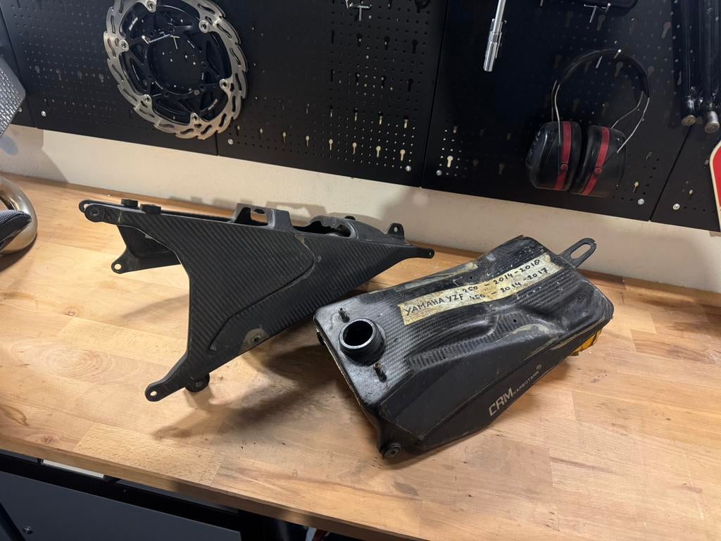 CRM carbon tank en subframe Yamaha yzf 250 450, Ophalen of Verzenden, Zo goed als nieuw, Tank