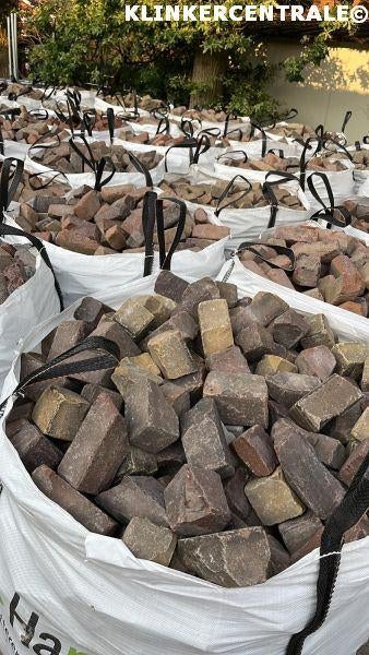 200m2 gemêleerd gebakken dikformaat klinkers van ONGELIJKE, Tuin en Terras, Tegels en Klinkers, Bij dit gebruikte product niet meer te achterhalen.