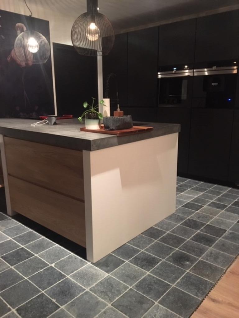 rustieke estrikken Vietnamees Hardsteen Soft Finish 20x20 cm, Doe-het-zelf en Verbouw, Tegels, Ophalen, Hardsteen, Nieuw, 10 m² of meer