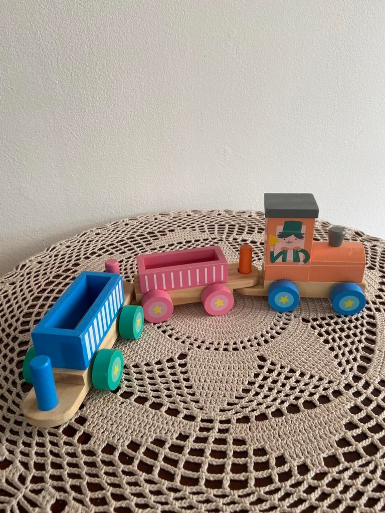 Houten trein van de Hema 3 delig, Kinderen en Baby's, Speelgoed | Houten speelgoed, Ophalen of Verzenden, Zo goed als nieuw, Duw- of Trekspeelgoed
