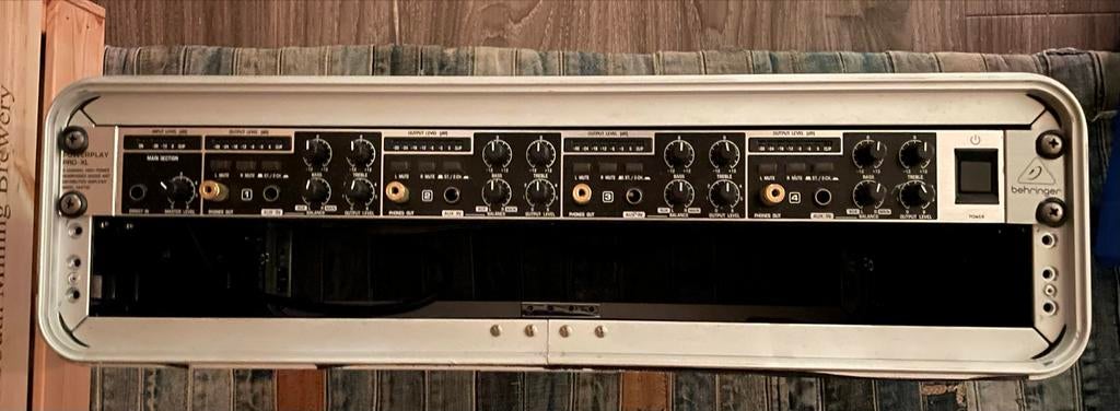 Behringer HA4700 Powerplay Pro XL in Gator Case, Ophalen of Verzenden, Gebruikt, Minder dan 5 kanalen, Microfooningang