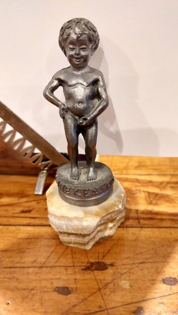 Manneken Pis Bronzen Beeldje op Marmeren Voet, Antiek en Kunst, Ophalen of Verzenden