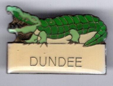 DUNDEE krokodil De Beukelaer - Antwerpen PIN ( BLAD0_005 ), Verzamelen, Speldjes, Pins en Buttons, Ophalen of Verzenden, Zo goed als nieuw