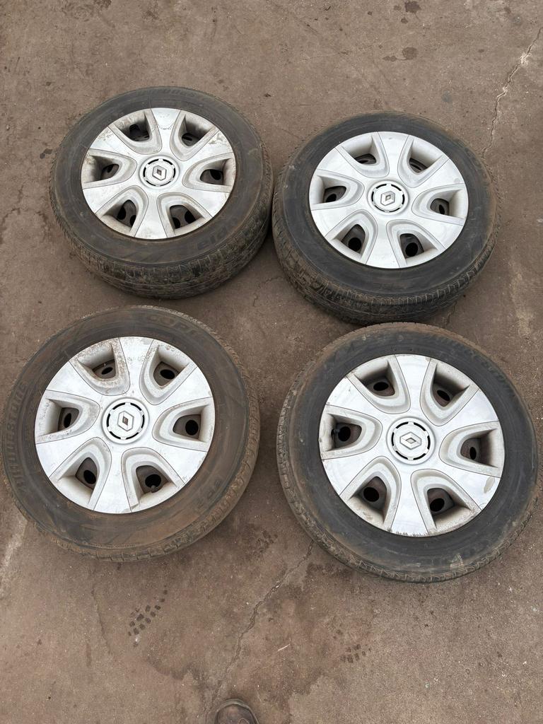 Auto banden renault clio, Ophalen, Gebruikt