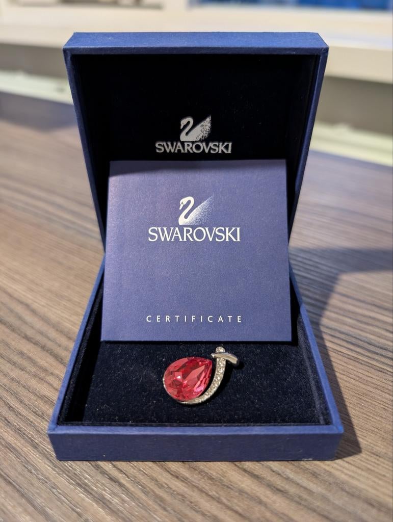 Swarovski kettinghanger / Roze druppel, Sieraden, Tassen en Uiterlijk, Kettinghangers, Ophalen, Overige voorstellingen, Zo goed als nieuw