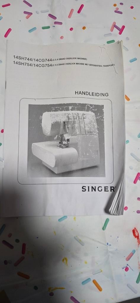 Singer lockmachine., Hobby en Vrije tijd, Naaimachines en Toebehoren, Ophalen, Zo goed als nieuw, Lockmachine, Singer