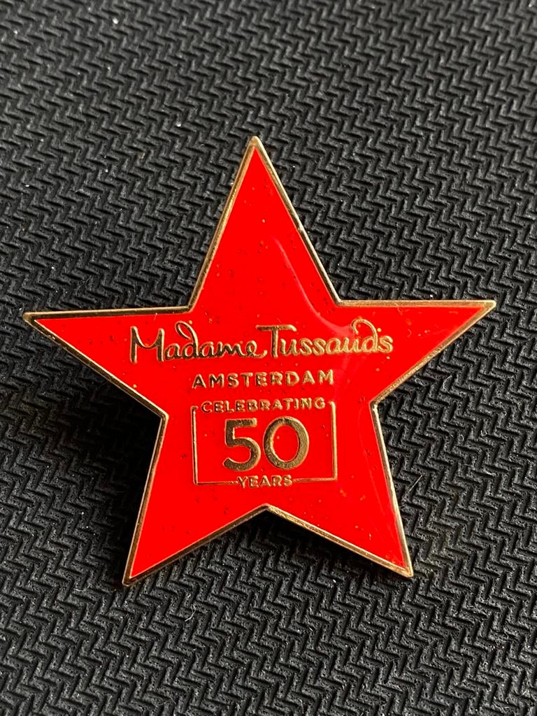 Madame Tussauds Amsterdam 50 jaar pin, Ophalen of Verzenden, Zo goed als nieuw