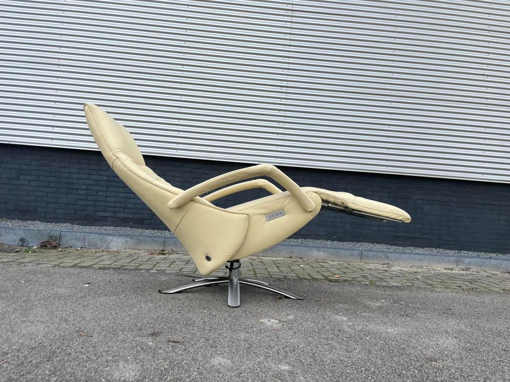 Beige / witte de toekomst twice relax fauteuil / relax stoel, Ophalen, Minder dan 75 cm, Leer, Zo goed als nieuw