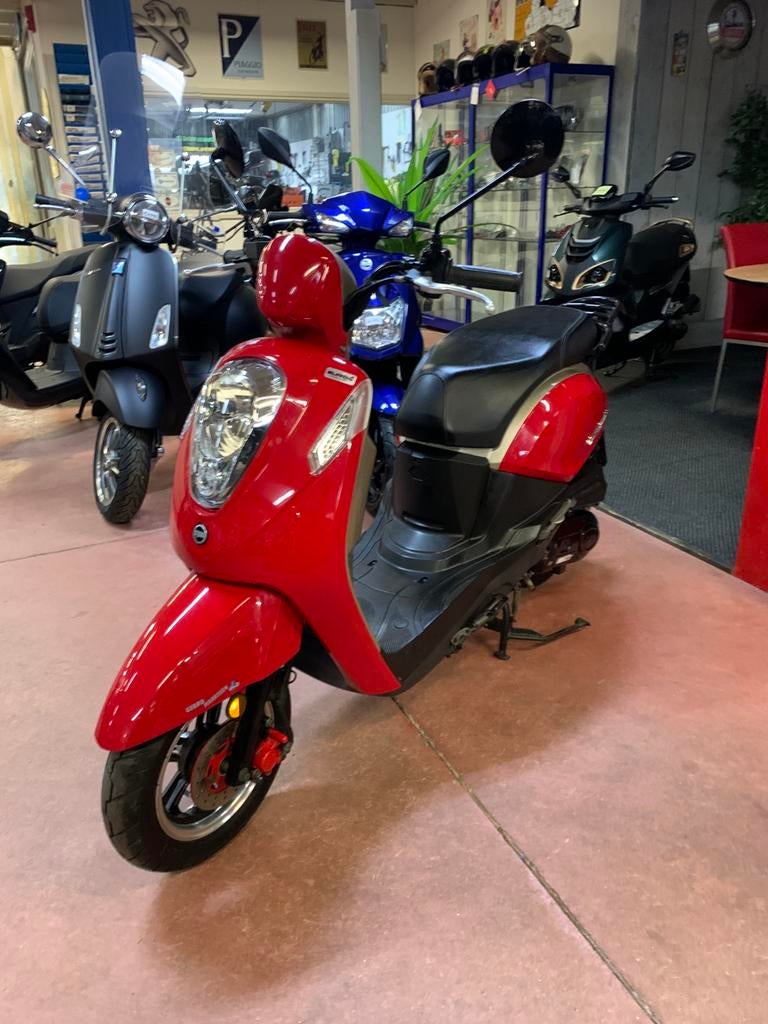Gebro scooters: Sym mio i 25KM SNOR rood BJ2018, Mio, Gebruikt, Ophalen of Verzenden, Benzine