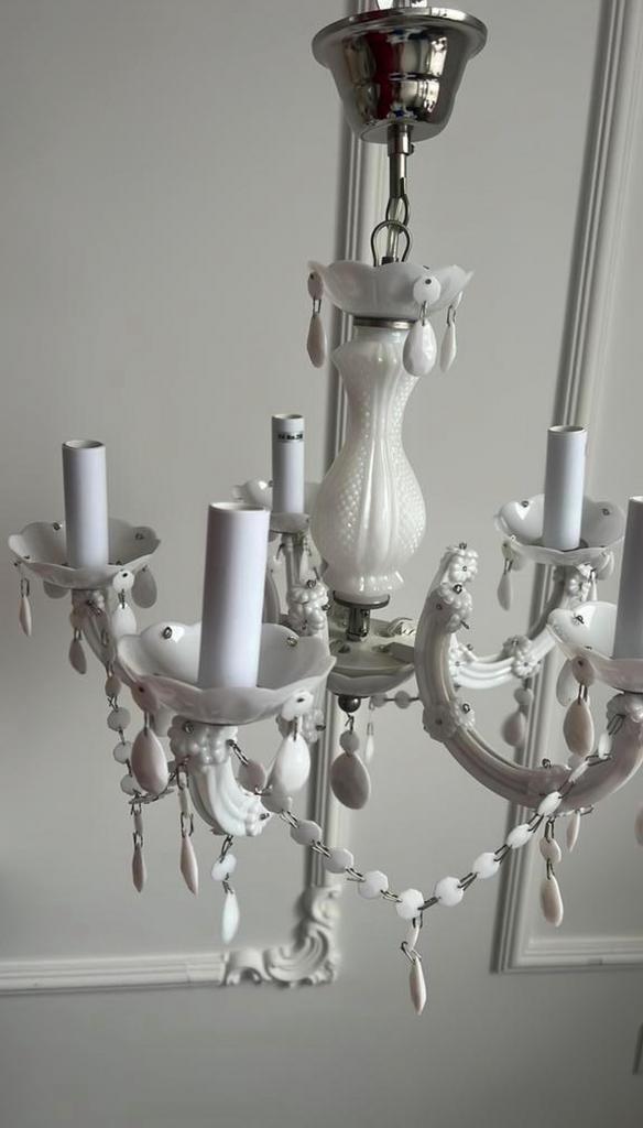 Kleine kroonluchter wit, Huis en Inrichting, Lampen | Kroonluchters, Ophalen, Zo goed als nieuw