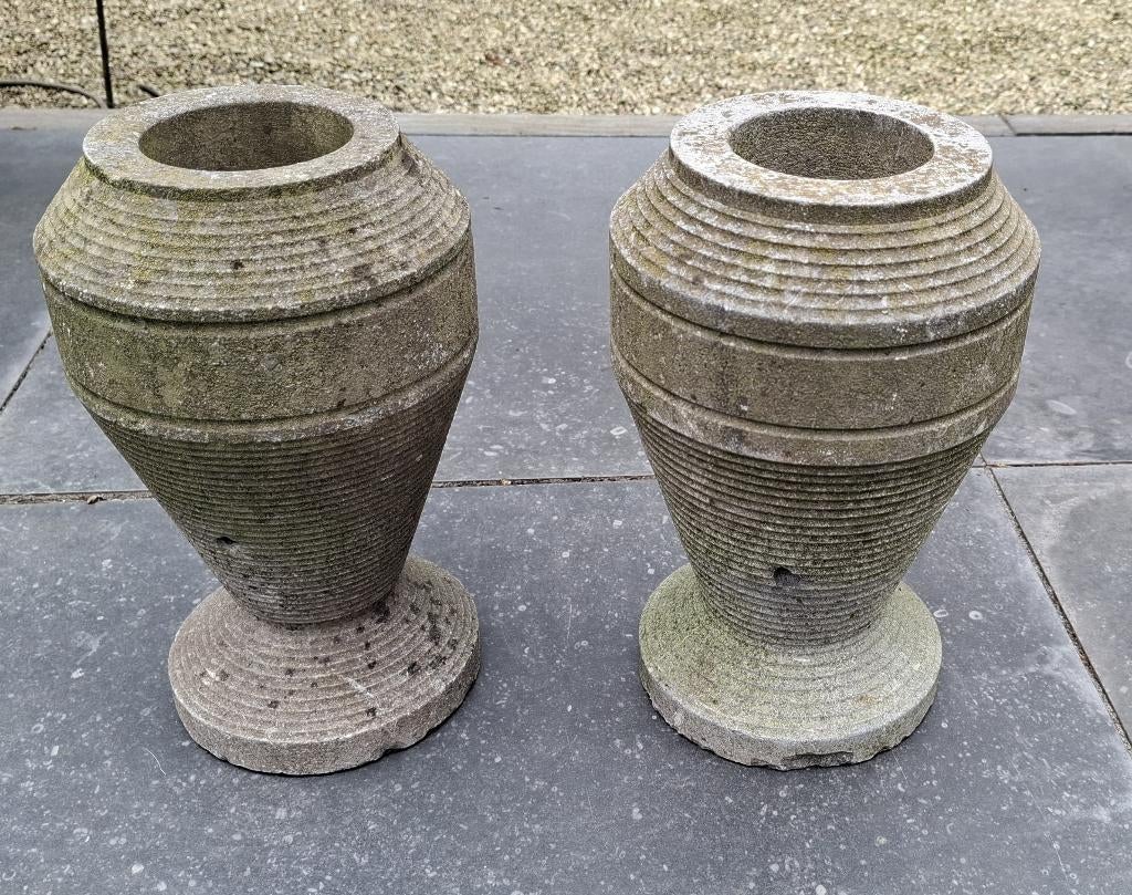 2 antieke grafvazen natuursteen arduin, Antiek en Kunst, Ophalen