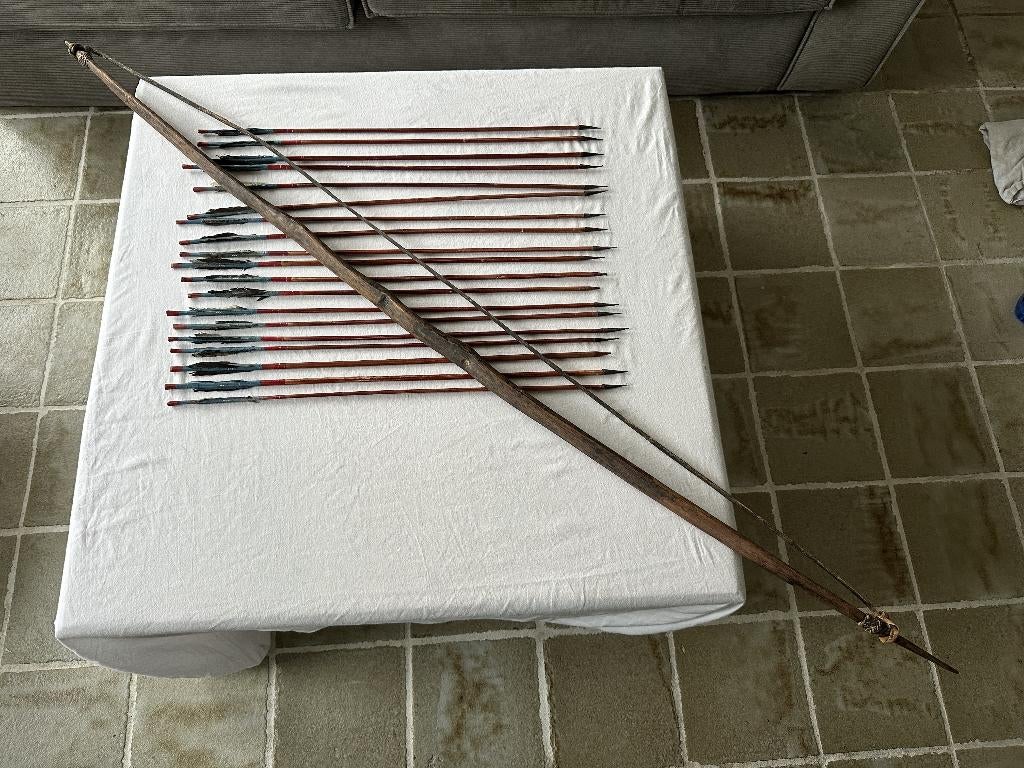 Authentieke Afrikaanse houten pijl en boog, 19x pijlen, Ophalen of Verzenden