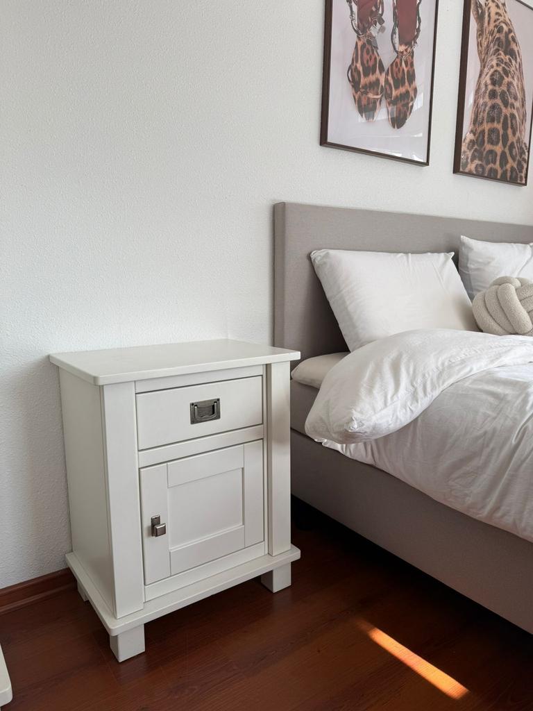 Mooi en stevig nachtkastje, Huis en Inrichting, Slaapkamer | Nachtkastjes, Ophalen, 55 tot 70 cm, Zo goed als nieuw, 45 tot 65 cm