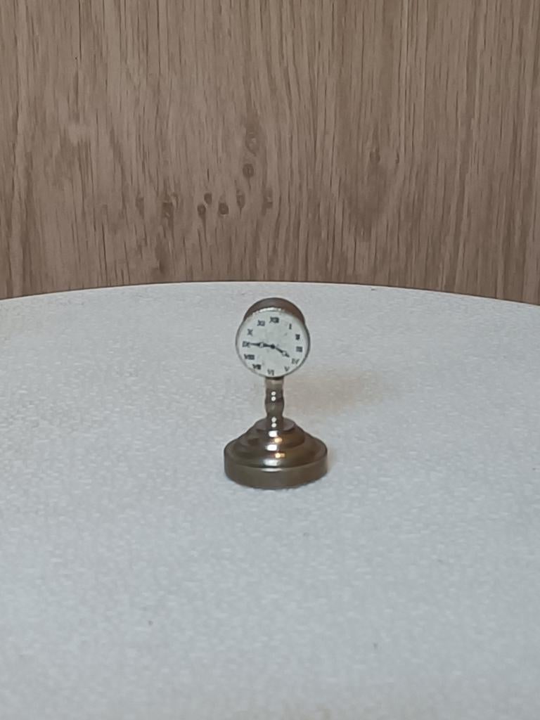 Oud/ antiek klokje poppenhuis, Verzamelen, Poppenhuizen en Toebehoren, Ophalen of Verzenden, Gebruikt, Poppenhuis