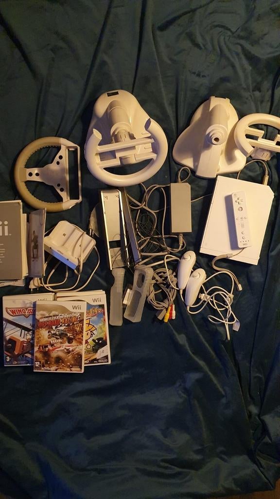 Wii console met spellen, controllers en accessoires, Spelcomputers en Games, Ophalen of Verzenden, Gebruikt, Met 2 controllers