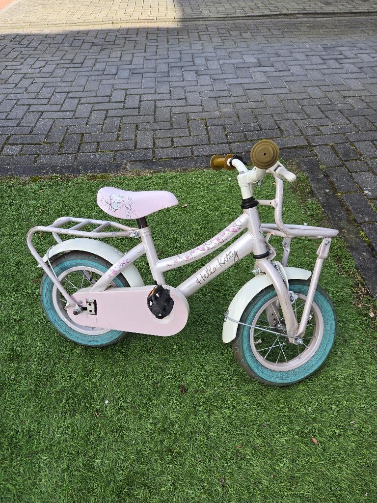 Kinderfiets 12 inch, Ophalen, Zijwieltjes, Gebruikt, Hello Kitty