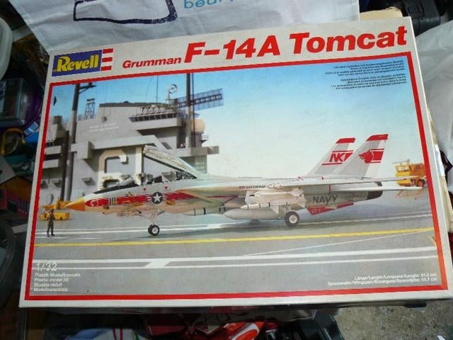 F 14 Tomcat schaal 1/32 in doos revell, Revell, Nieuw, Ophalen of Verzenden, Groter dan 1:72