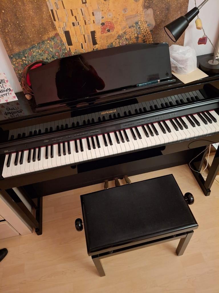 Roland HP605 digitale piano met zitbankje, Muziek en Instrumenten, Ophalen, Gebruikt, Zwart, Piano