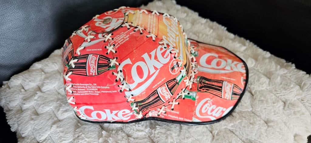 Unieke Coca-Cola pet van blikjes - Collectors Item, Verzamelen, Ophalen of Verzenden, Gebruikt, Overige typen