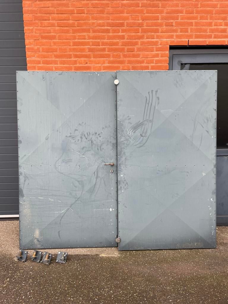Stalen poort, Ophalen, Zo goed als nieuw, 150 tot 200 cm, IJzer