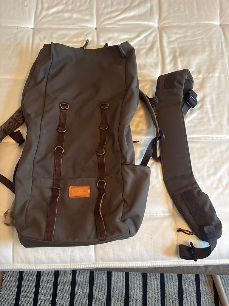 Robuuste Donkergroene Rugzak met Comfortabele Banden, Sieraden, Tassen en Uiterlijk, Tassen | Rugtassen, Gebruikt, 25 tot 40 cm