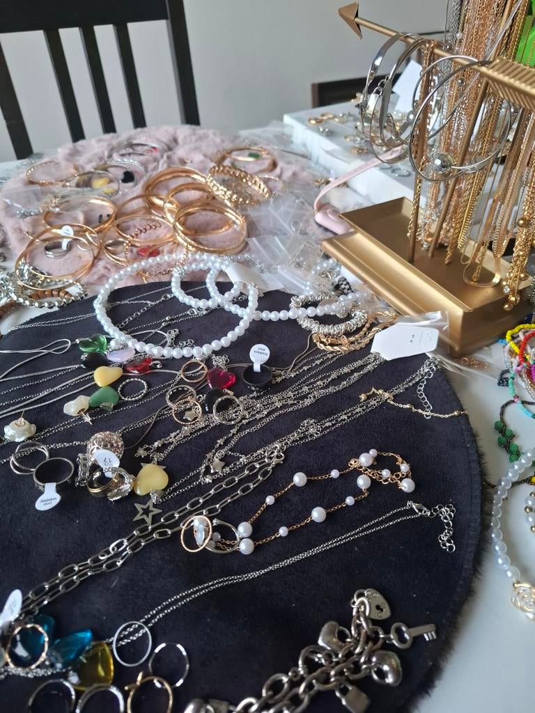 Grote partij armbanden, oorbellen,ringen,kettingen, Sieraden, Tassen en Uiterlijk, Armbanden, Nieuw, Overige kleuren, Ophalen of Verzenden