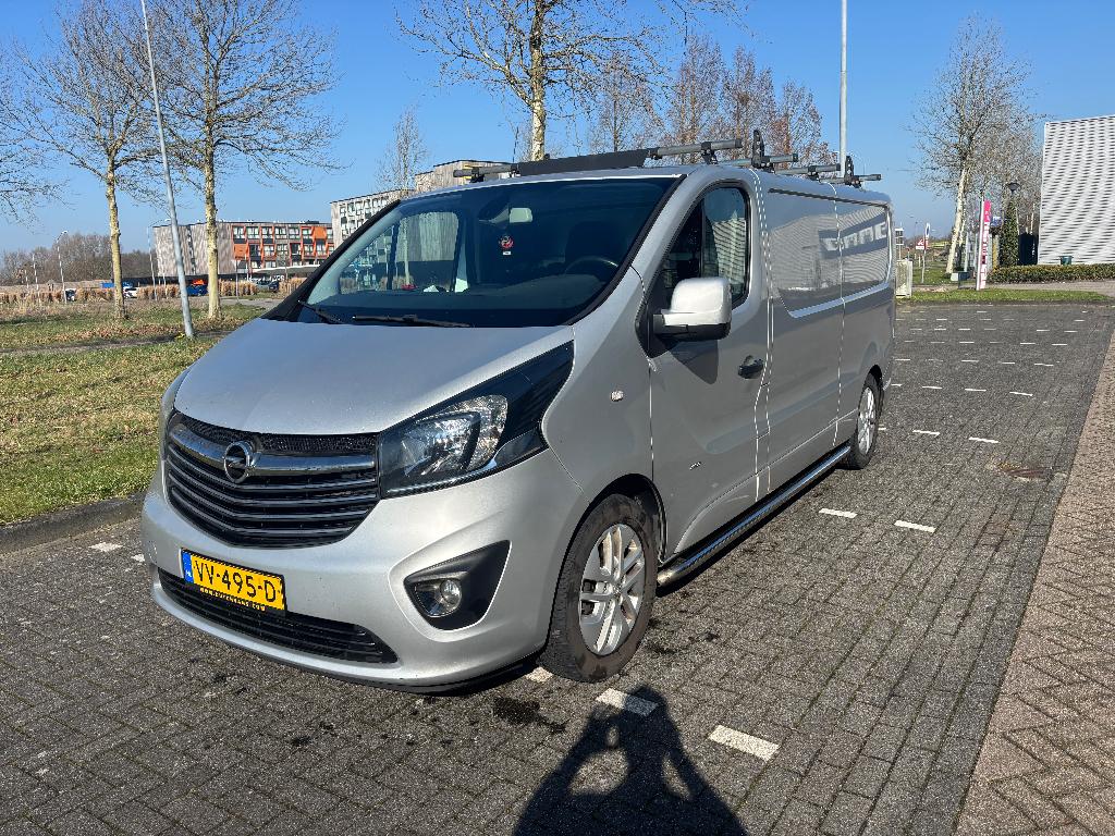 Opel Vivaro 1.6 D 88KW BV 2016, Auto's, Bestelauto's, Voorwielaandrijving, Euro 5, Stof, Zwart