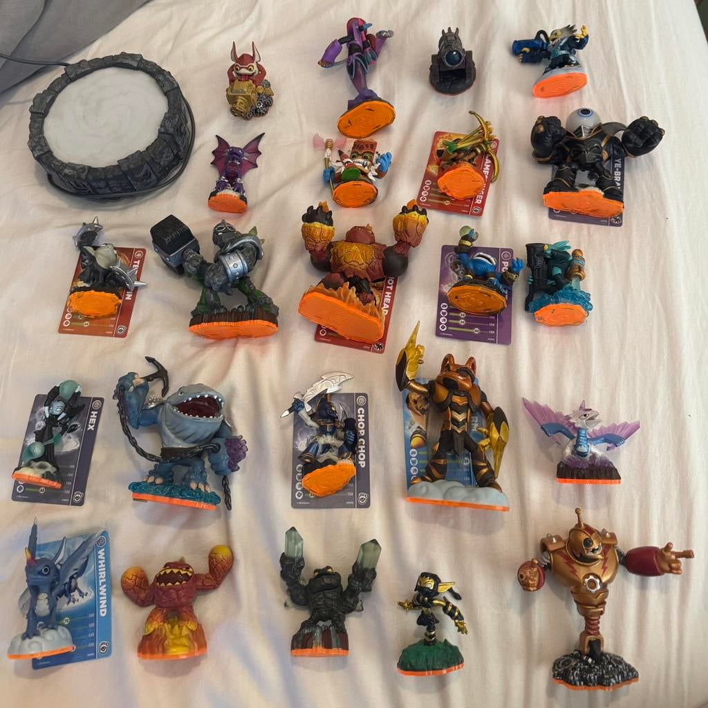 Skylanders 23 stuks + portal + kaarten | Spyro’s Adventure /, Avontuur en Actie, 2 spelers, Ophalen of Verzenden, Zo goed als nieuw