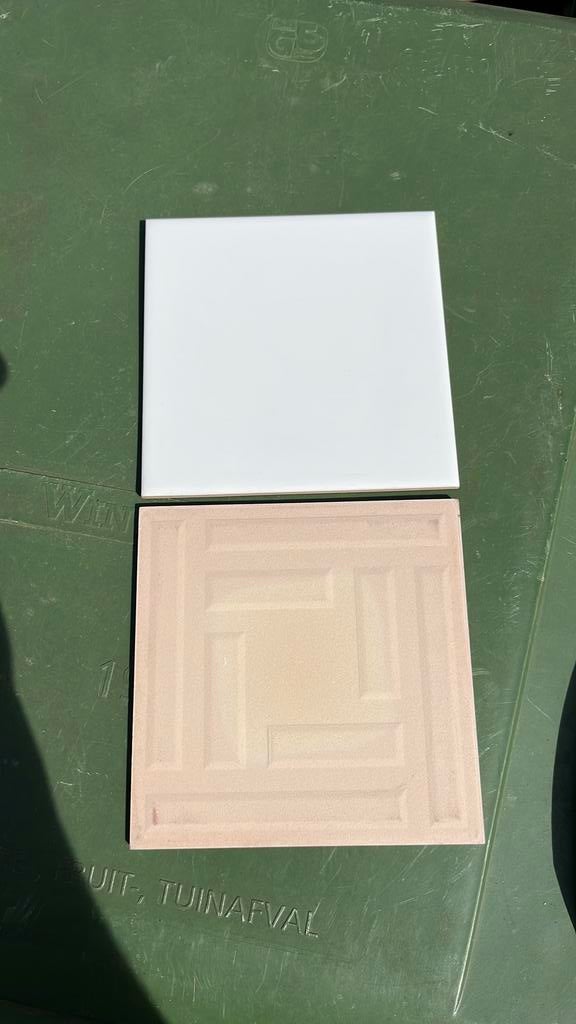 Badkamer, wc, kelder tegels pm 35m2. bieden, Doe-het-zelf en Verbouw, Tegels, Ophalen, Minder dan 20 cm, Zo goed als nieuw, Minder dan 5 m²