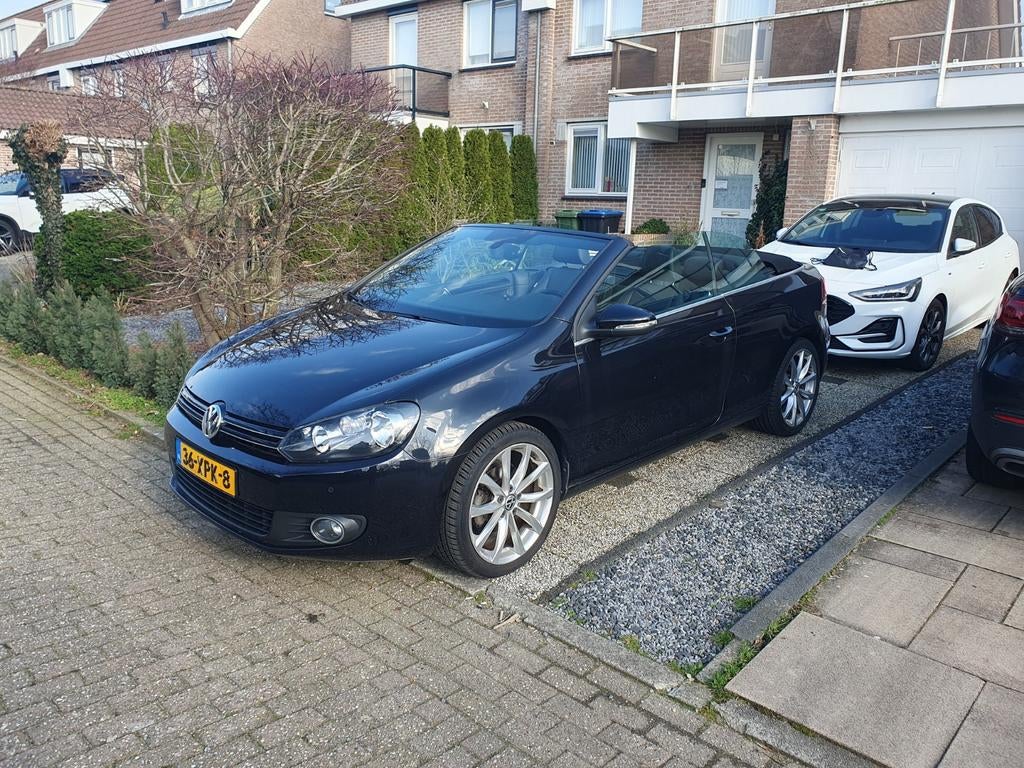 Volkswagen Golf 1.2 TSI 77KW BMT Cabrio 2012 Zwart, Auto's, 4 stoelen, Origineel Nederlands, 104 pk, 66 €/maand