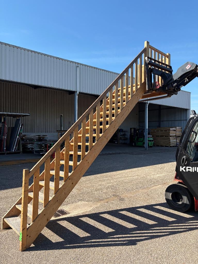 Houten trap met balustrade ( 296 ), Ophalen, Gebruikt, Trap, Nb