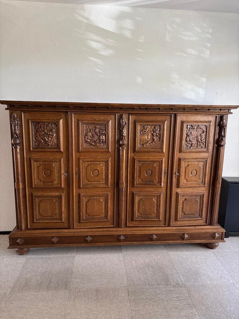 Houten kast met houtsnijwerk 230x160x50cm, Ophalen