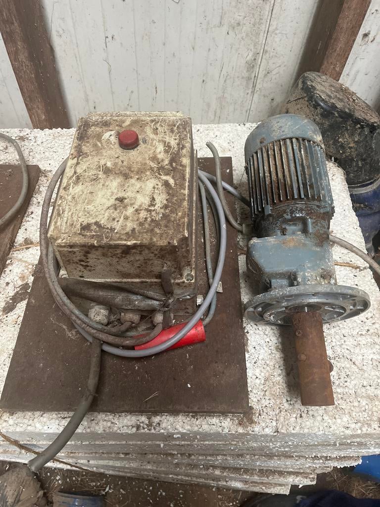 Vijzel voor voer, Ophalen