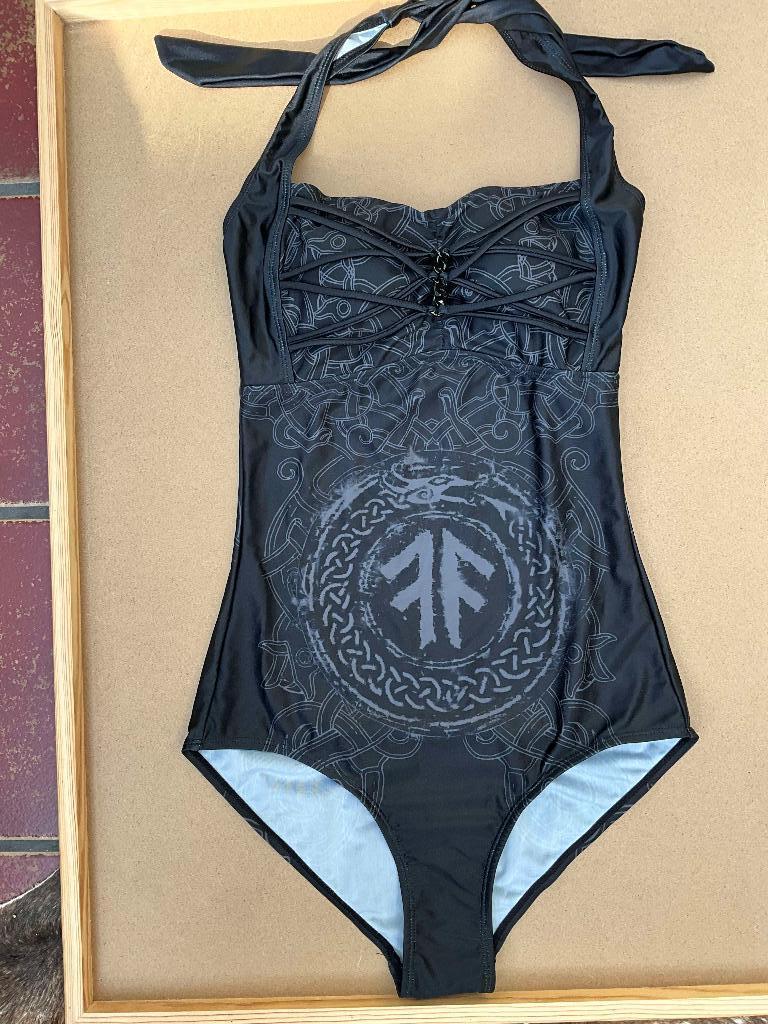 Gaaf badpak van Amon Amarth Maar S, Ophalen of Verzenden, Foto of Kaart, Gaaf badpak van Amon Amarth Maar S, Emmen