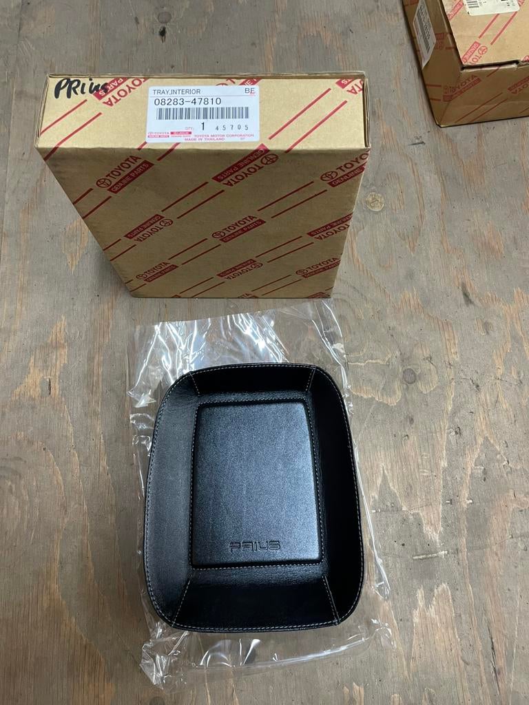 Toyota prius vanaf 2015 consol bakje nieuw 08283-47810, Ophalen of Verzenden, Nieuw