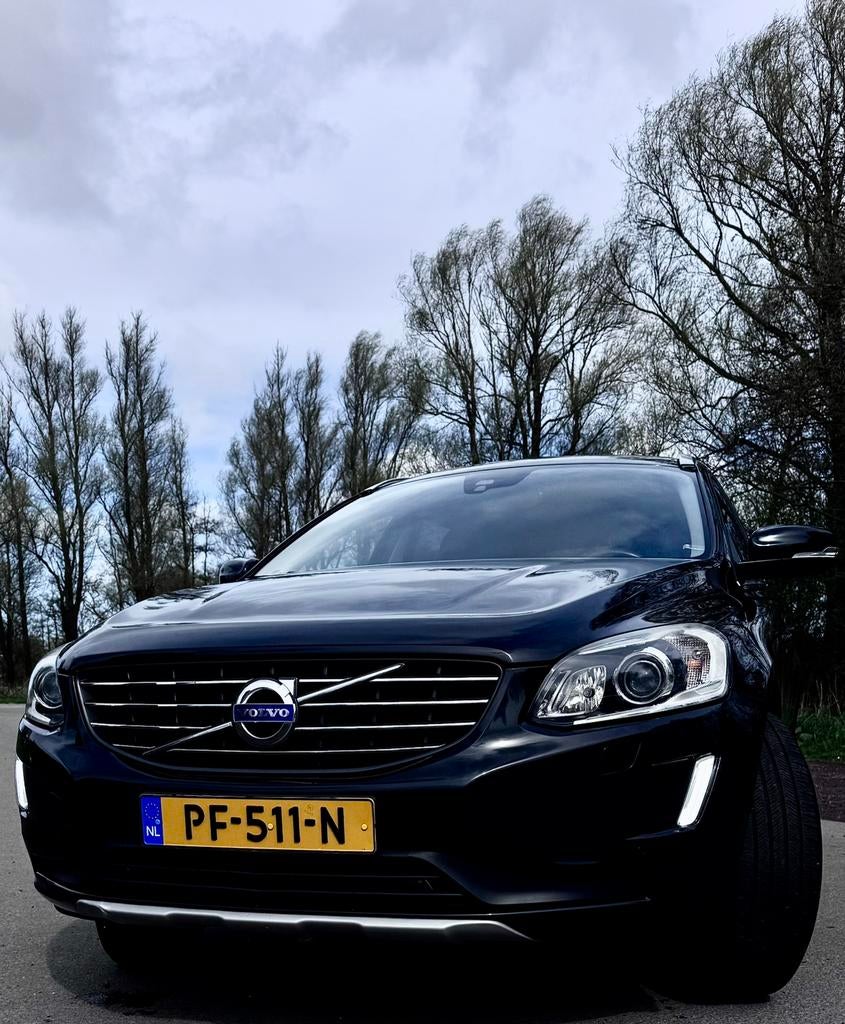 Volvo XC60 2.0 T5 AUT 2017 Zwart, Auto's, Volvo, 15 km/l, 4 cilinders, 1969 cc, Zwart