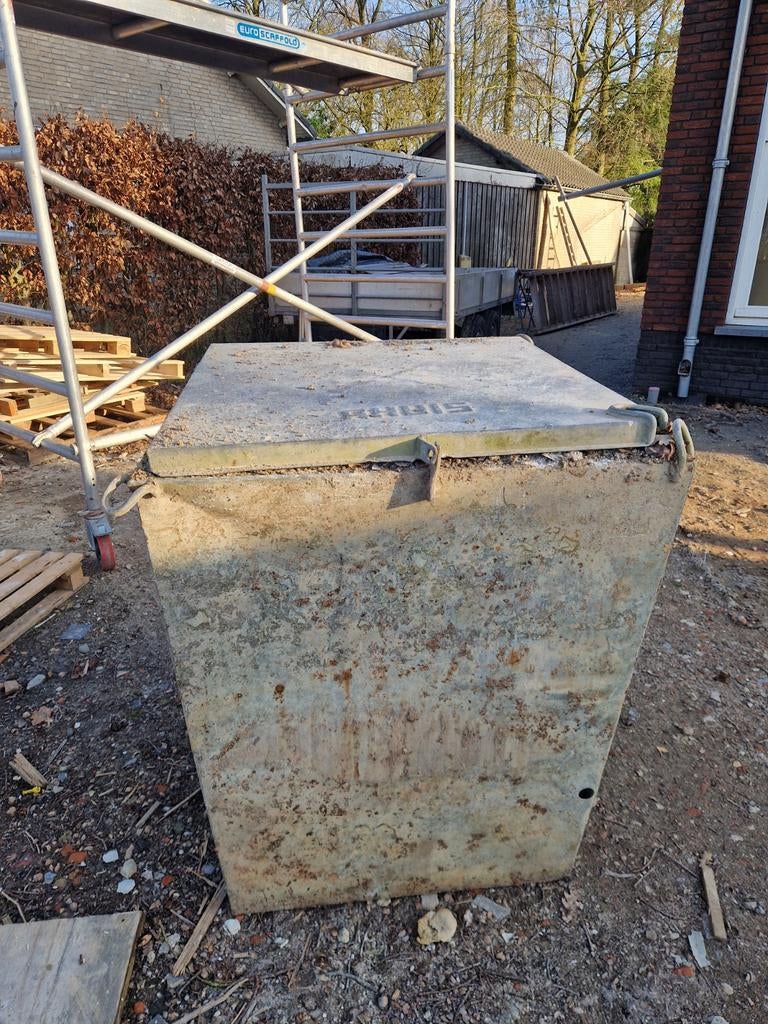 Bouwstroom kast en waterput, Ophalen