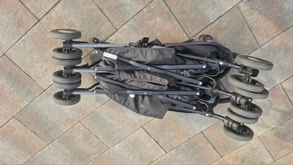 ChiccoTweeling buggy, inklapbaar., Kinderen en Baby's, Buggy's, Ophalen of Verzenden, Gebruikt, Overige merken, Verstelbare rugleuning