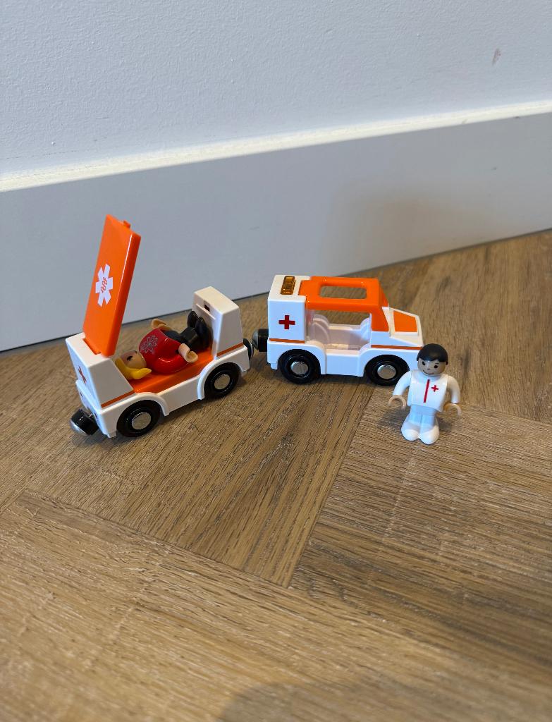 ZGAN wit Playtive ambulance houten trein set past bij Brio, Ophalen of Verzenden, Zo goed als nieuw