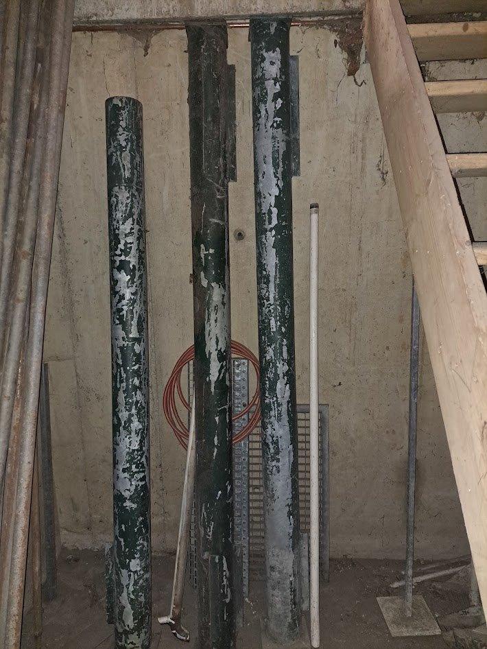 Stalen pilaren., Tuin en Terras, Tuinhekken en Hekwerk, Ophalen, Gebruikt, IJzer, Sierhekwerk